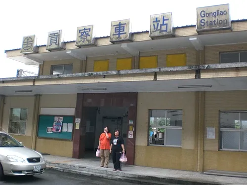 貢寮媽媽貢寮車站前拍照