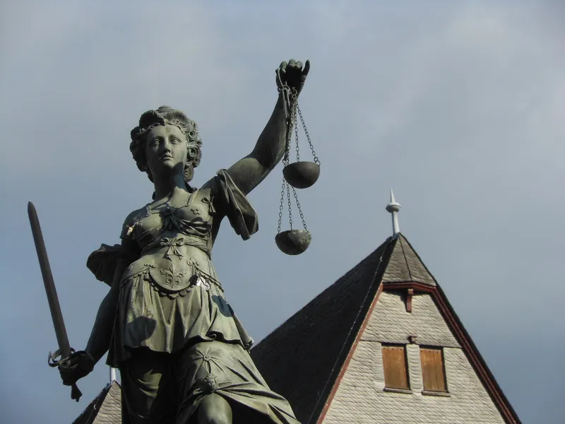 威權式的刪減退休年金，讓臺灣步入落後國家之流的現實