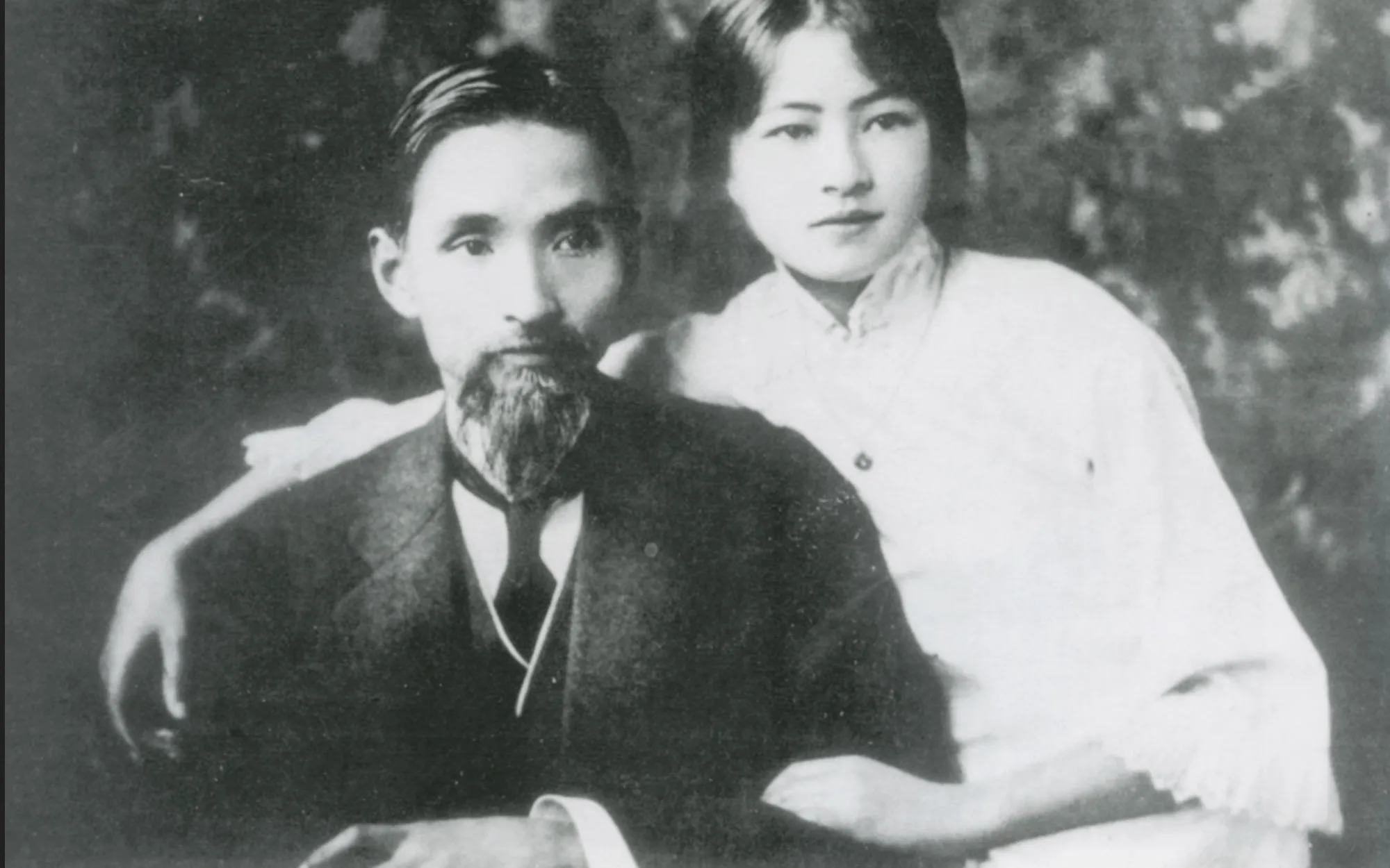 林徽因與他夫婿梁思成的合照