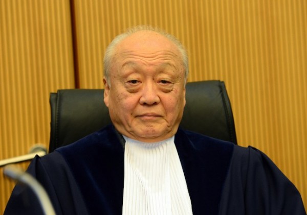南海仲裁案庭长是日本人柳井俊二。
