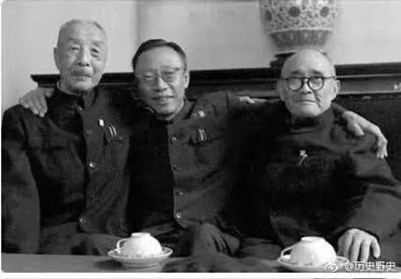 珍貴歷史舊照：末代皇帝溥儀、起義英雄熊秉坤、驅逐者鹿鍾麟，1961 年辛亥革命 50 週年合影