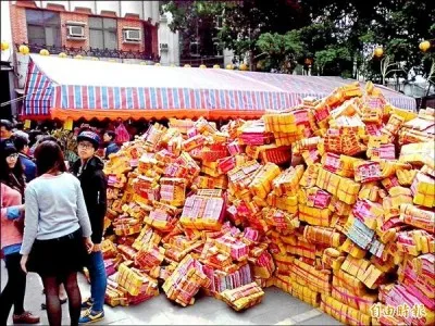 宗教祭祀廟宇燒紙錢