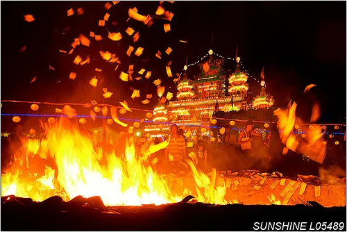 盛大的燒金紙火焰