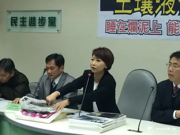 民進黨-陳亭妃-手指插土