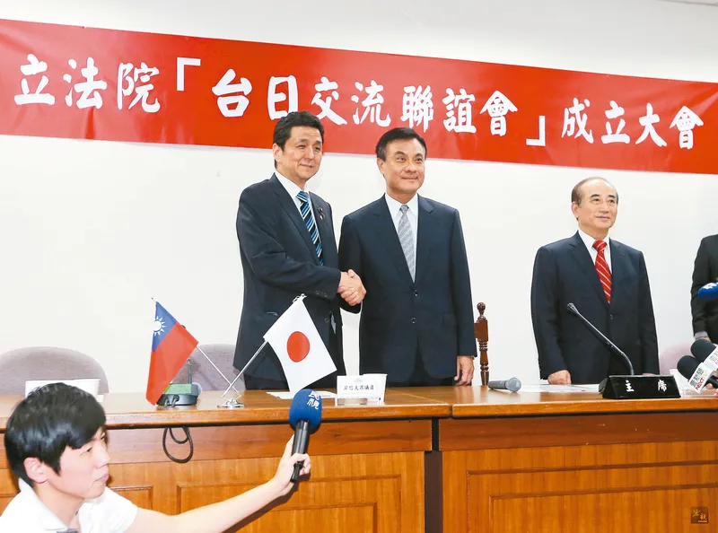 立法院長蘇嘉全訪日爭議：回應立委攜眷出席僑宴，強調休會期間情有可原且未濫用公帑